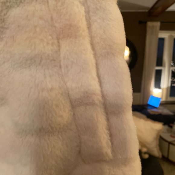 NWT (other) Lucy Women's White Ivory Faux Fur Ivory Vest. Size Large - Picture 9 of 10